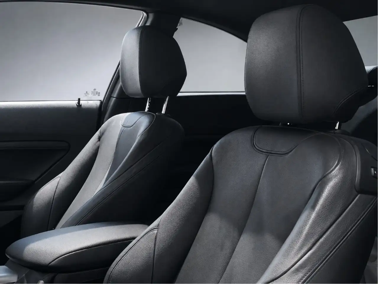 BMW 2 Series снимка BMW 2 Series