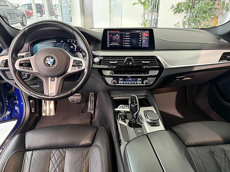 BMW 550 i xDrive -  Indiv. Carbon -  HUD - Pano - 360° ... — photo 11