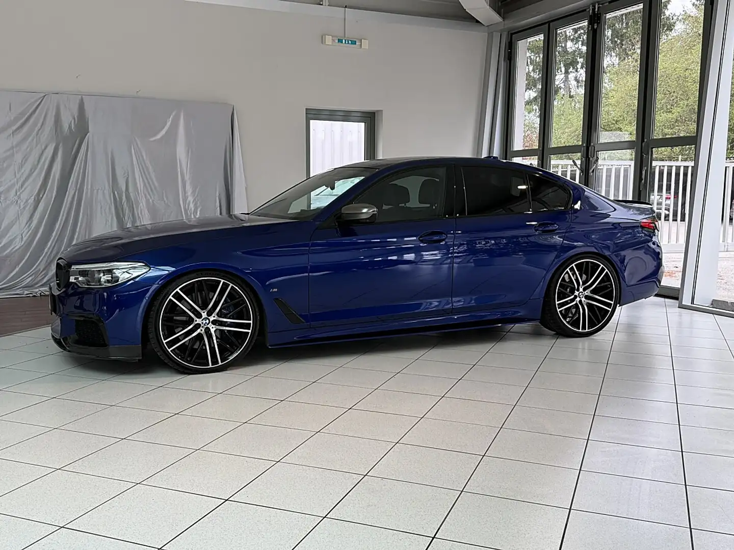 BMW 550 i xDrive - Indiv. Carbon - HUD - Pano - 360° ... Blau - 2