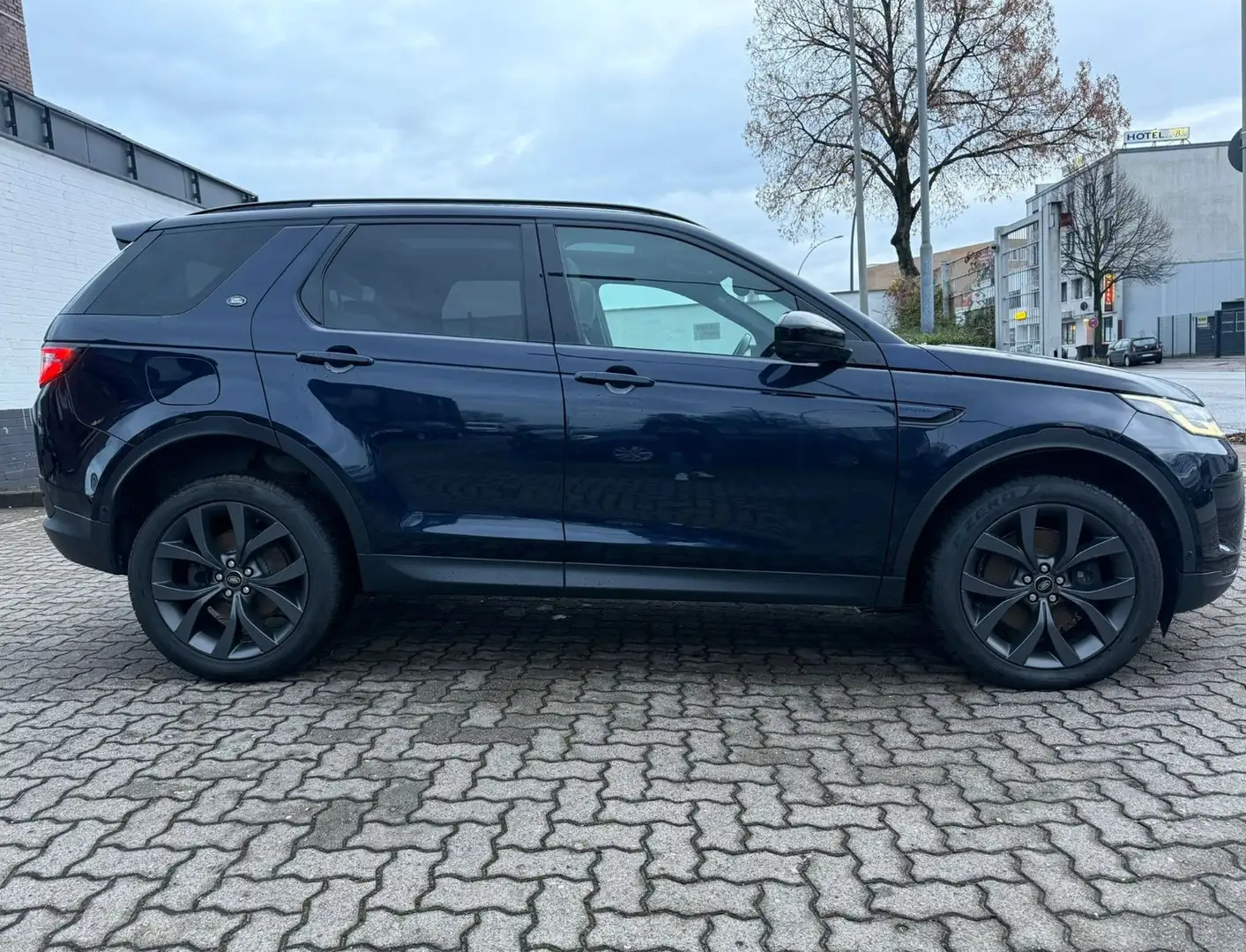 Land Rover Discovery Sport D200 SE*7-SITZER*STANDH*PANO*360 Bleu - 1