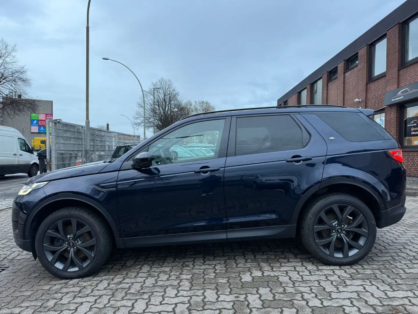Land Rover Discovery Sport D200 SE*7-SITZER*STANDH*PANO*360 Bleu - 2