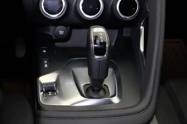 Jaguar E-Pace view 10