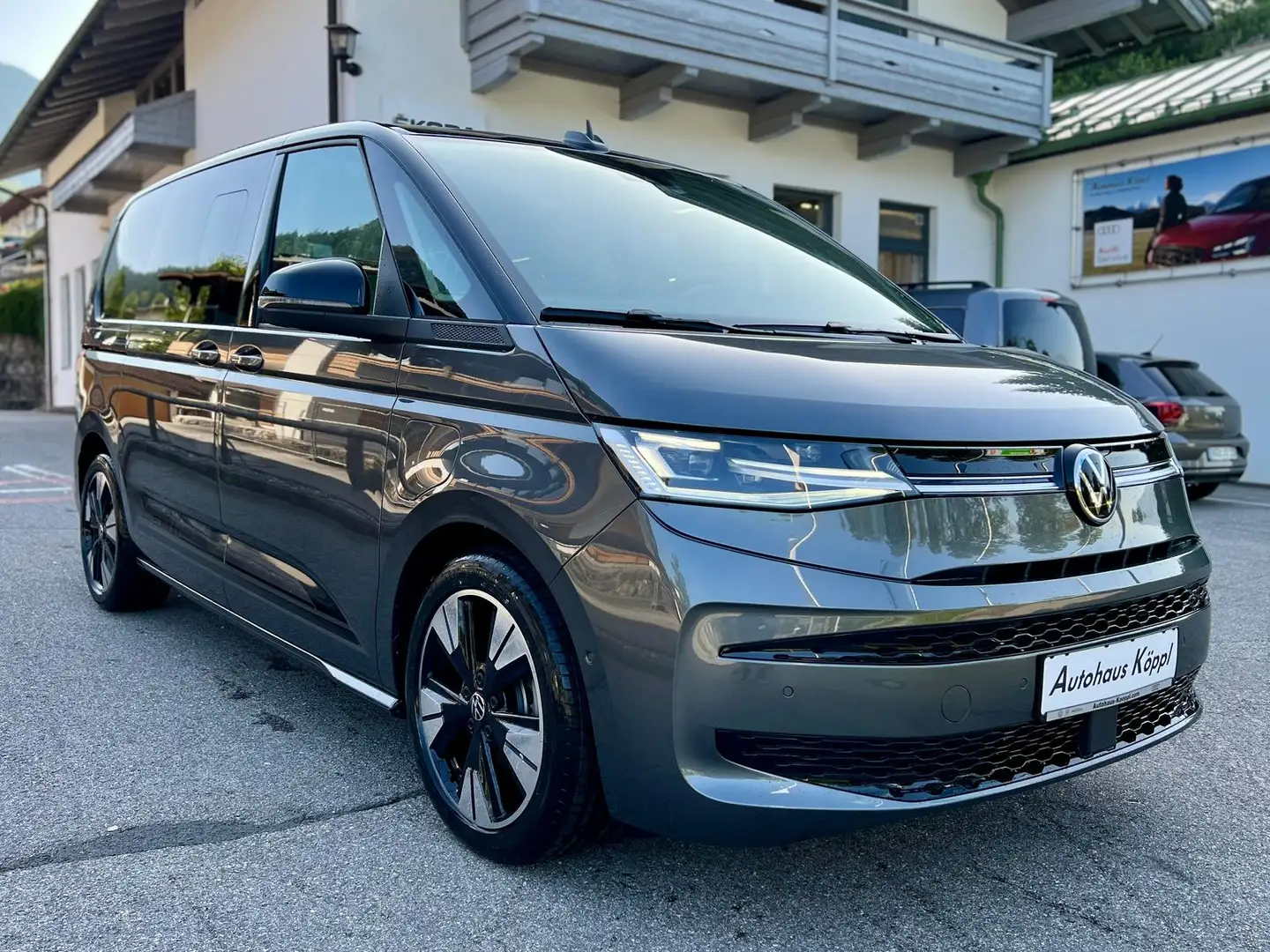 Volkswagen T7 Multivan Edition eHybrid 4MOTION KÜ AHK Pano Grigio - 1