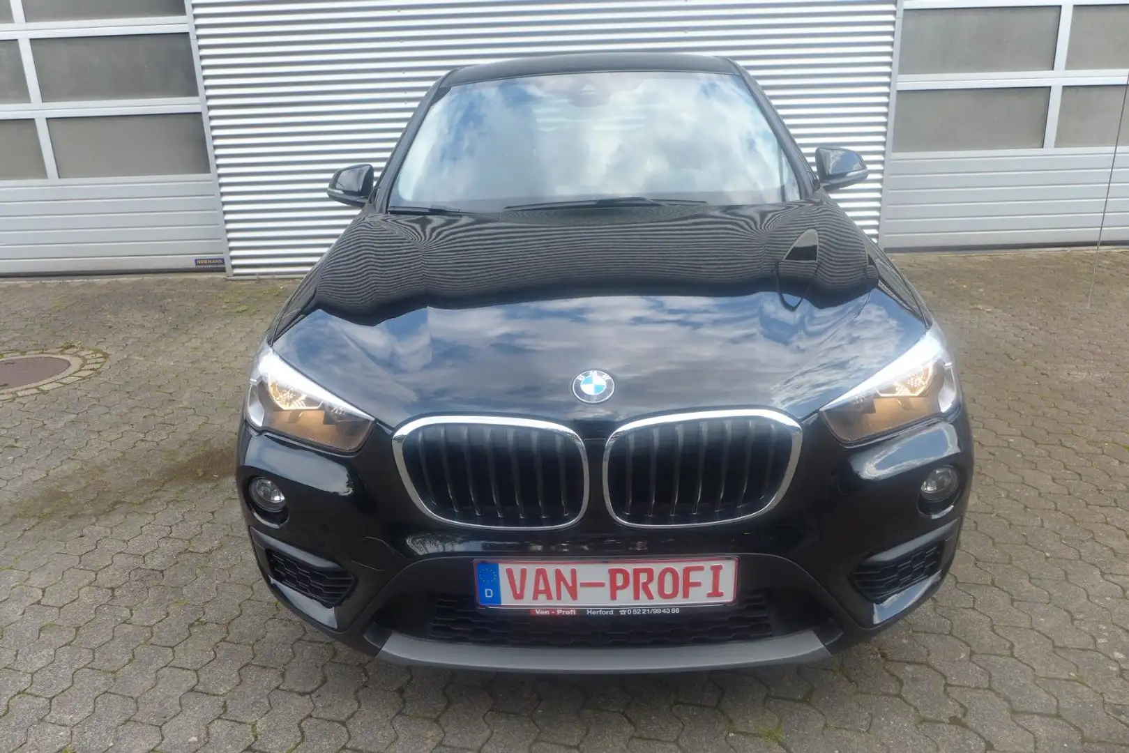 BMW X1 sDrive 18 i abnehm. AHK etc.. Schwarz - 2