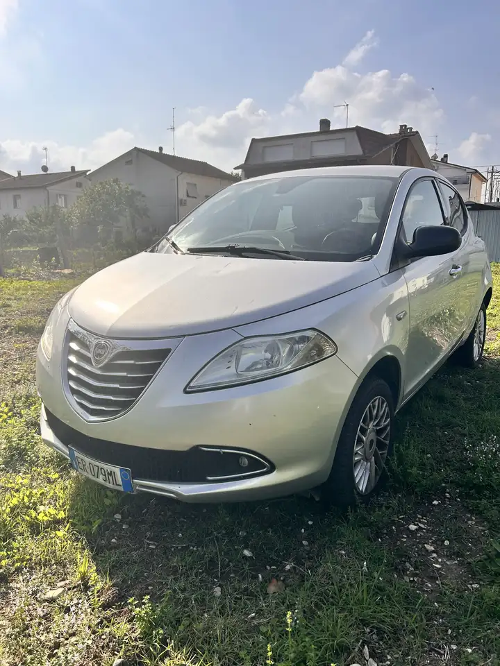 Lancia Ypsilon