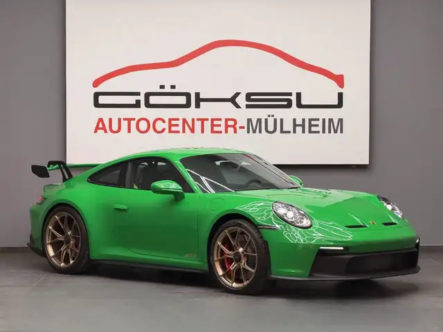 Porsche 911 view 4