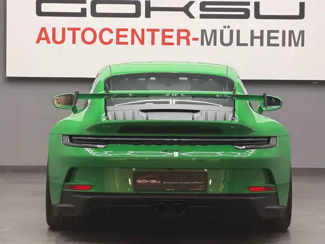 Porsche 911 view 6