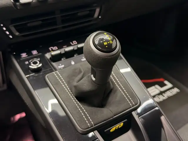 Porsche 911 view 15