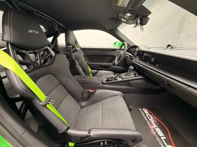 Porsche 911 view 12