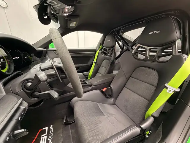 Porsche 911 view 10