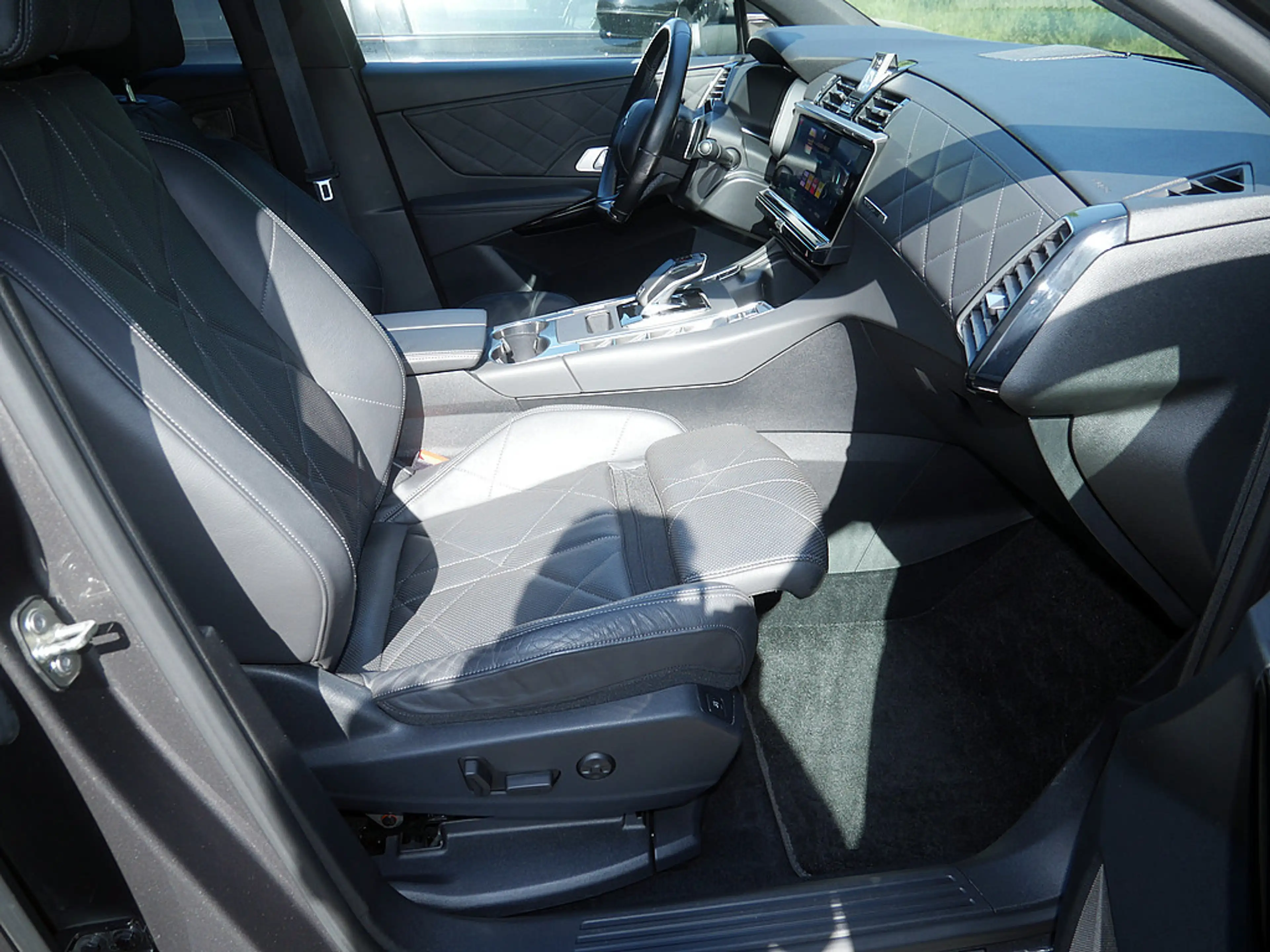 DS Automobiles DS 7 Crossback Be chic PureTech 180 LED PANO — photo 9