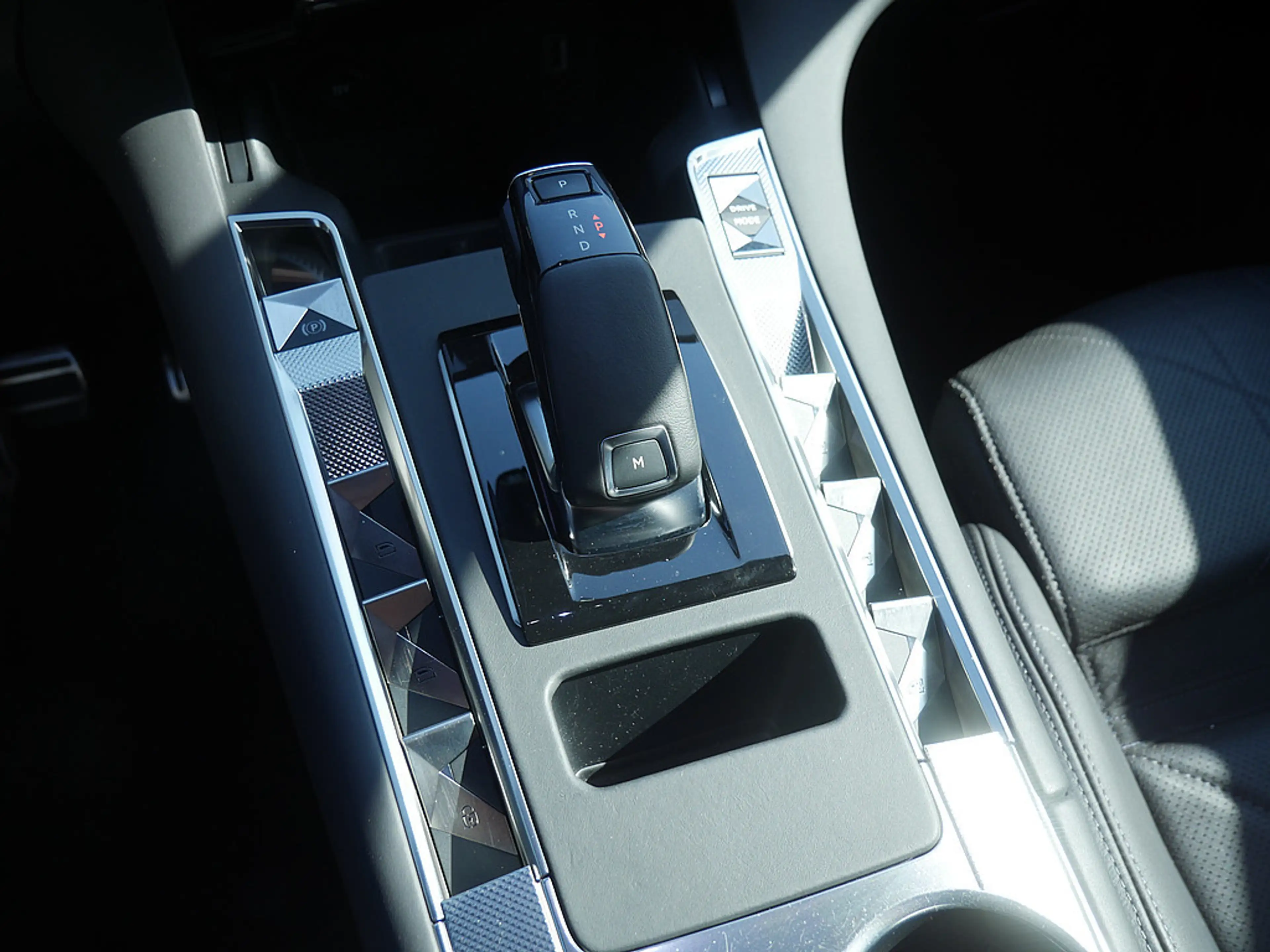 DS Automobiles DS 7 Crossback Be chic PureTech 180 LED PANO — photo 15