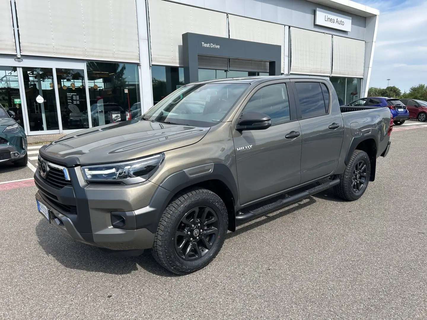 Toyota Hilux 2.4 D-4D A/T 4WD 4 porte Double Cab Invincible IV - 1