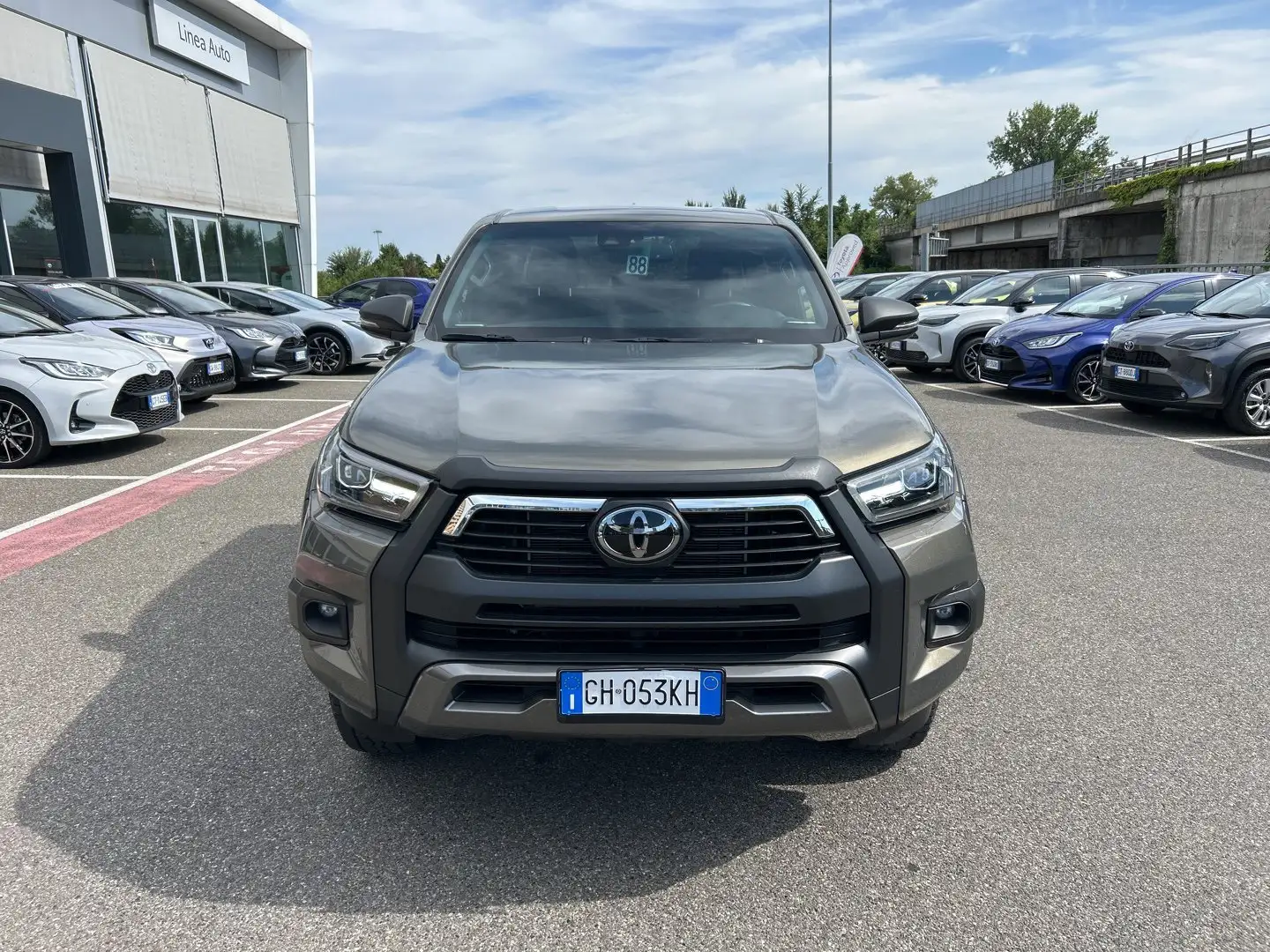 Toyota Hilux 2.4 D-4D A/T 4WD 4 porte Double Cab Invincible IV - 2