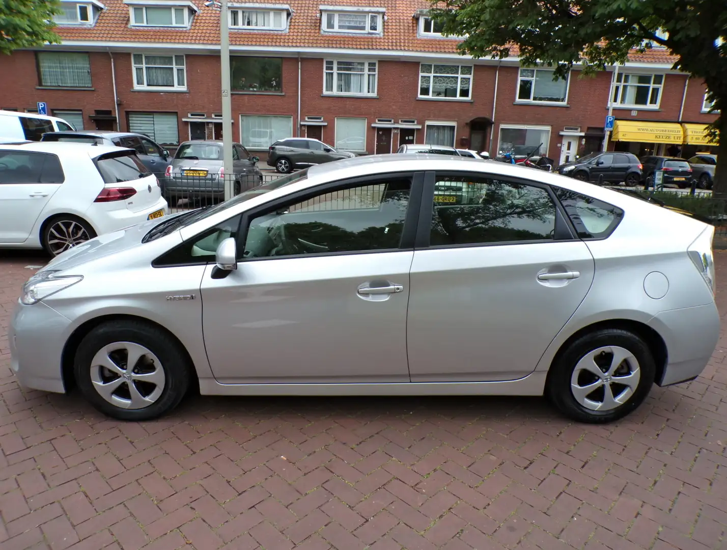 Toyota Prius 1.8 Comfort CAMERA NAVIGATIE TELEFOON CRUISECONTRO Gris - 2