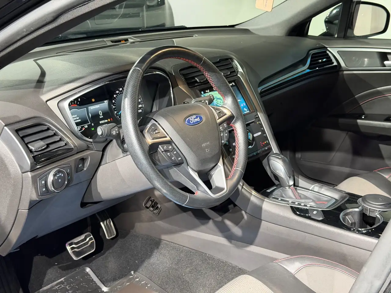 Ford Mondeo 2.0 TDCi ST-Line / LED / NAVI / ASISSTENZSYSTEME Bild 20