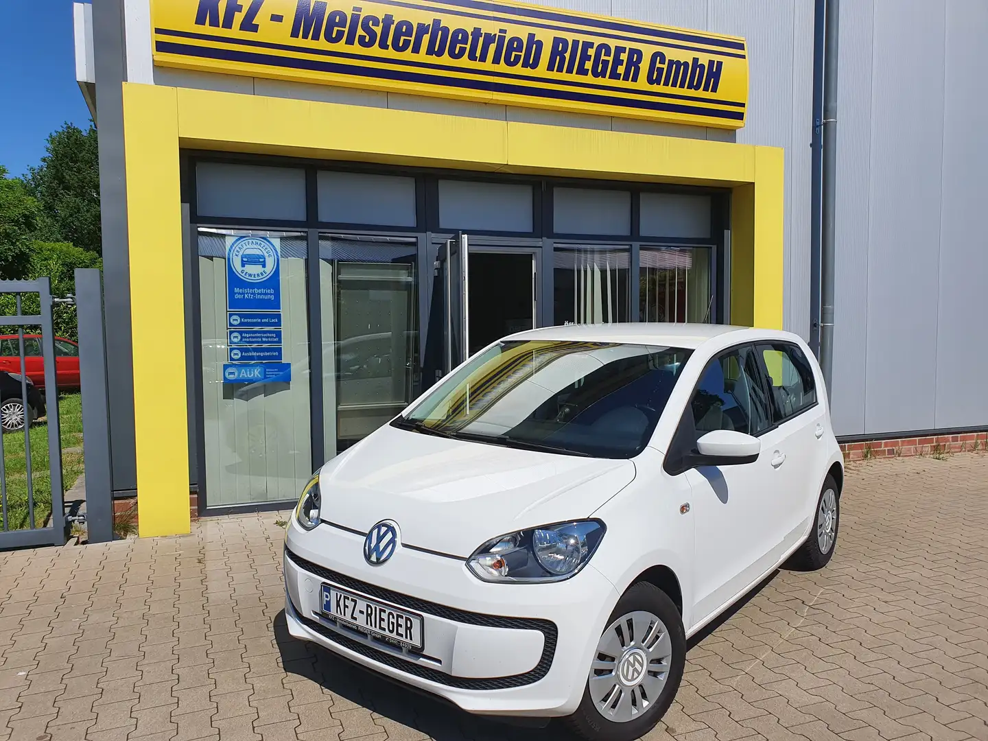 Volkswagen up! Move up! Blanc - 1