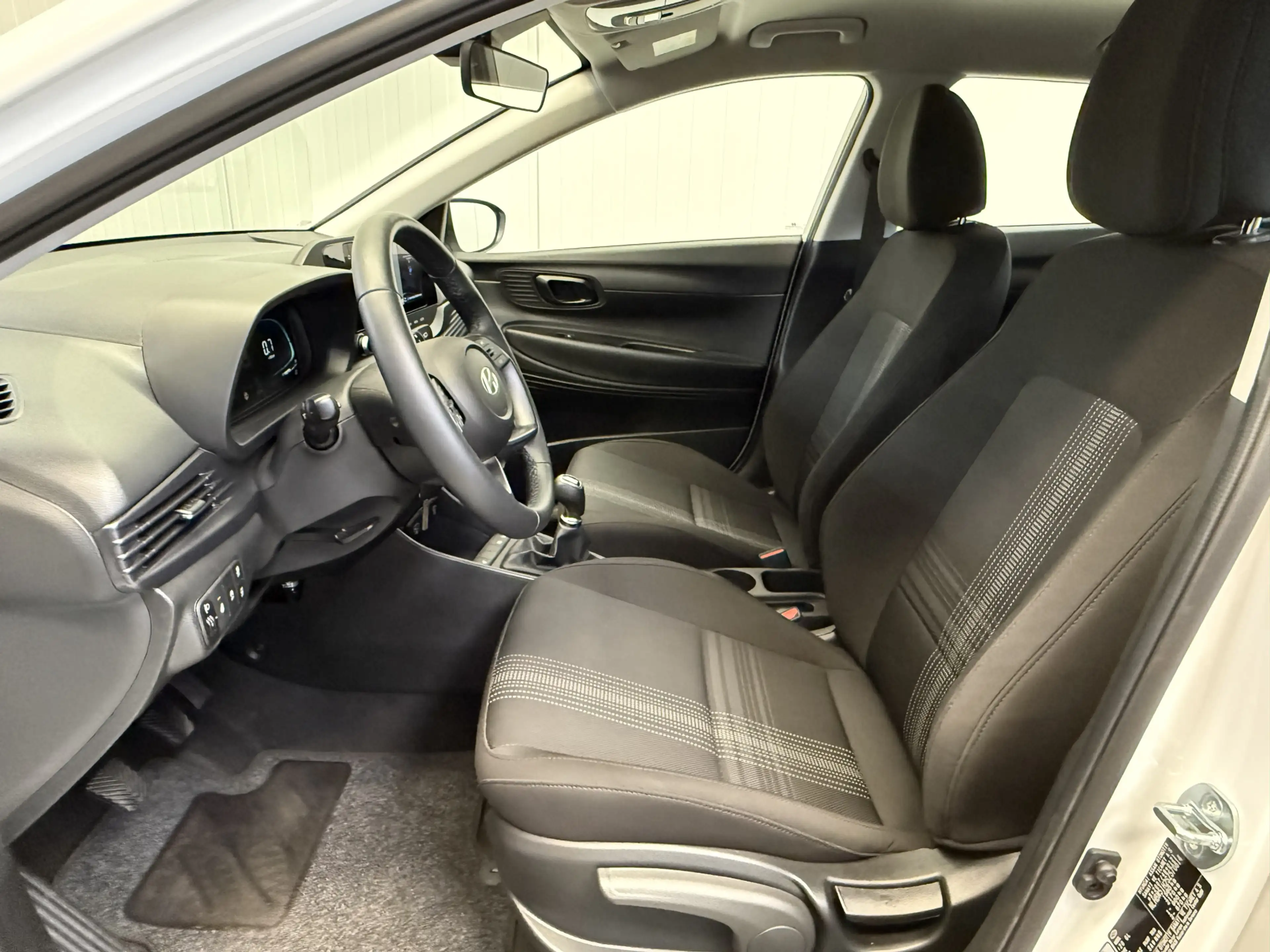 Hyundai i20 1.2 MPI i-Motion NAVI-CAMERA-LANE ASSIST-CRUISE CO — photo 3