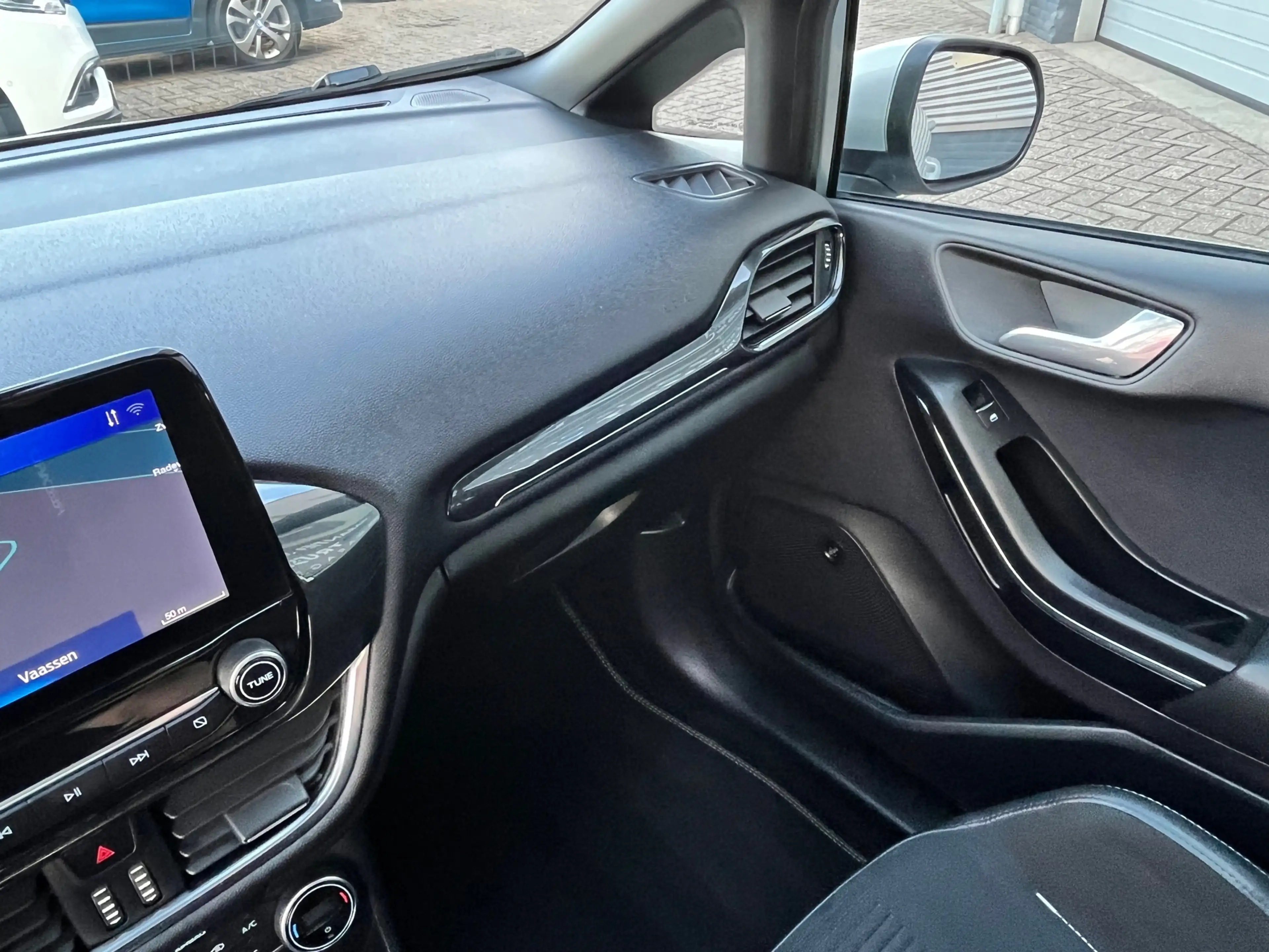 Ford Fiesta 1.5 ST-3 200PK! Panodak,Recaro,Navi,Clima,Cruise,C — photo 22