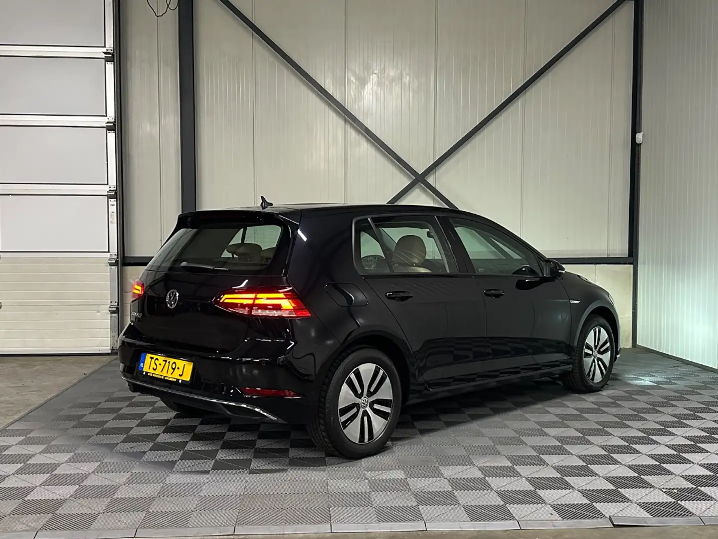 Volkswagen e-Golf Aut | 36kWh Edition 5-Drs | SOH 91% | Leer | Navi Noir - 2