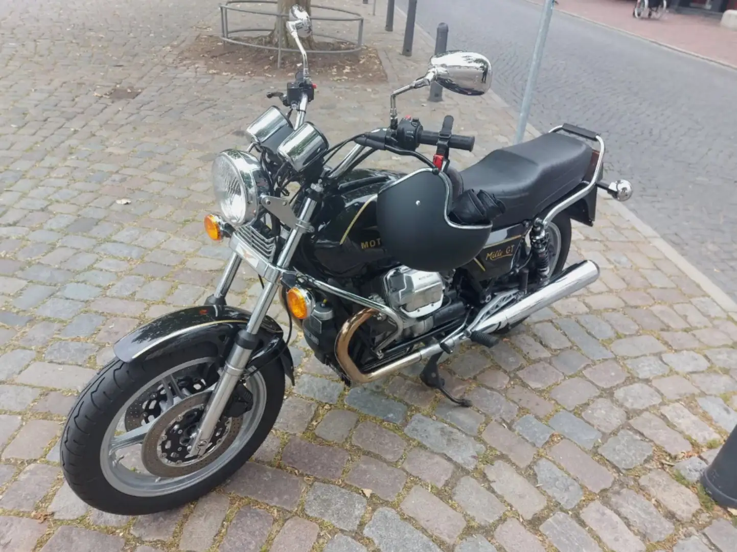 Moto Guzzi Mille GT Schwarz - 1