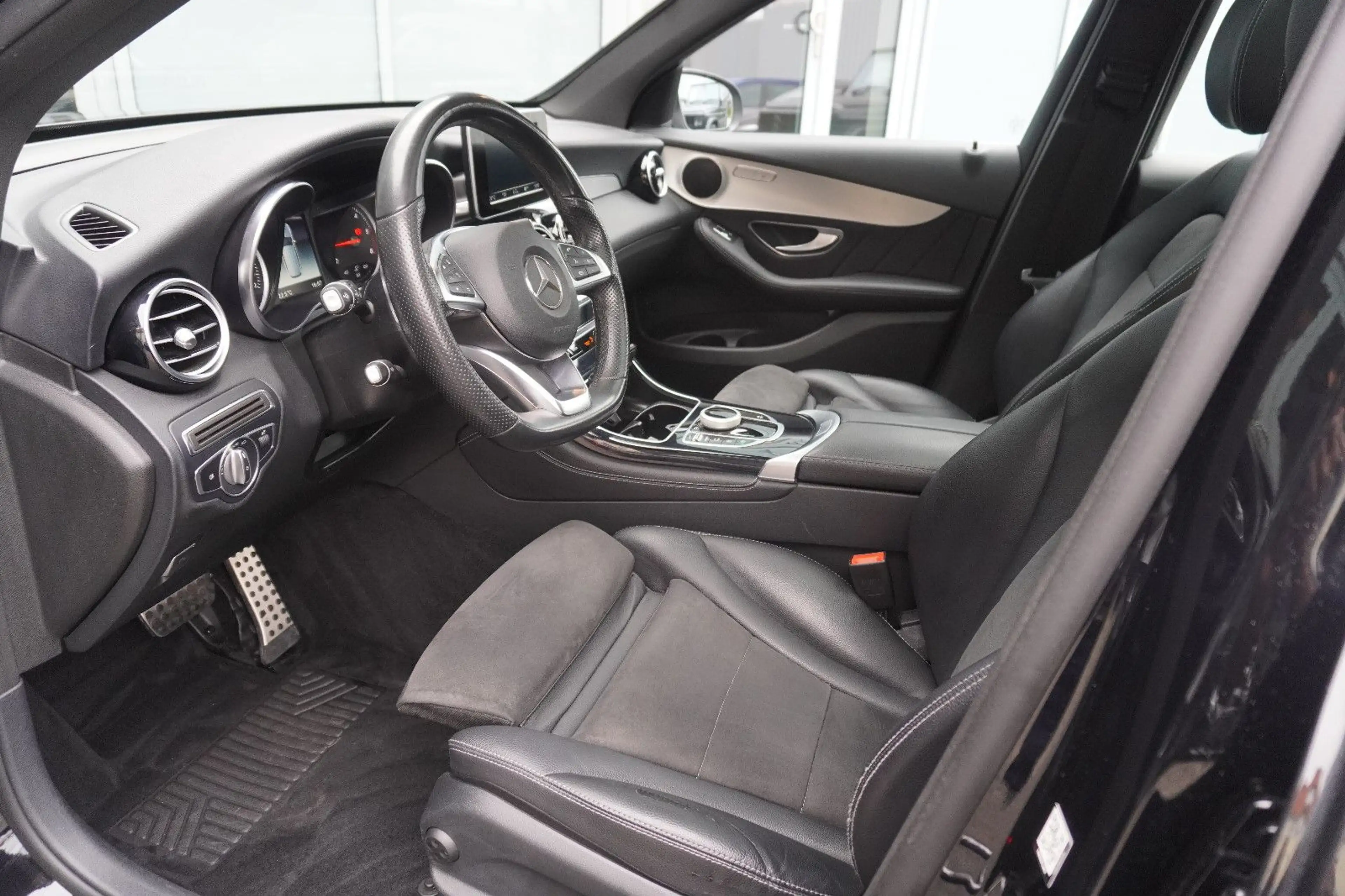 Mercedes-Benz GLC 250 d AMG Luxury 4M Pano/AHK/LED — photo 14