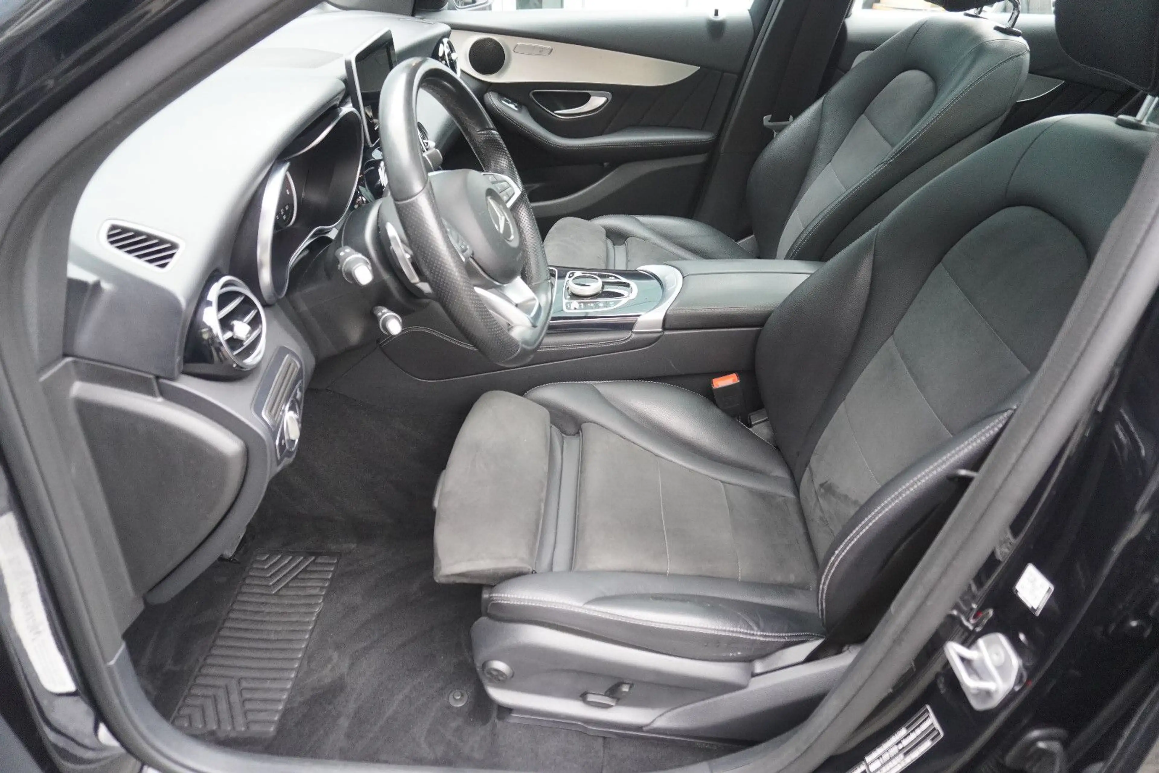 Mercedes-Benz GLC 250 d AMG Luxury 4M Pano/AHK/LED — photo 13