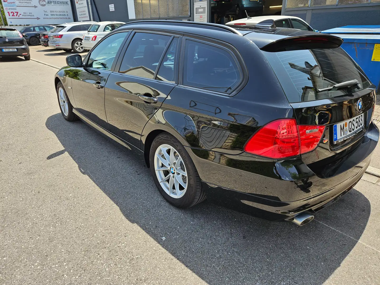BMW 320 320d DPF Touring Aut. Schwarz - 2