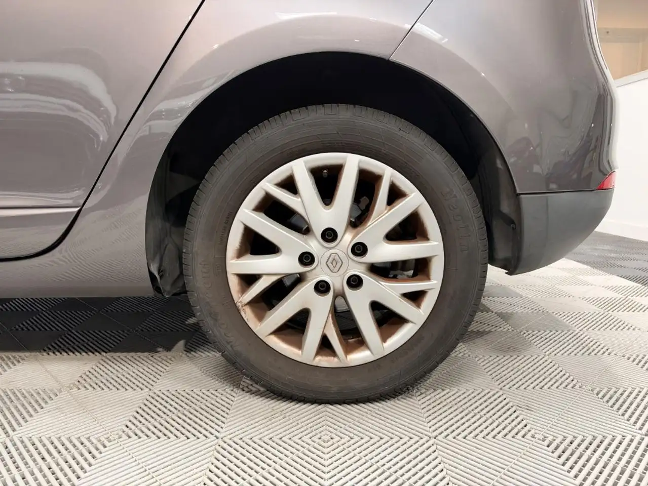 Renault Megane Citadine 5 portes — photo 17