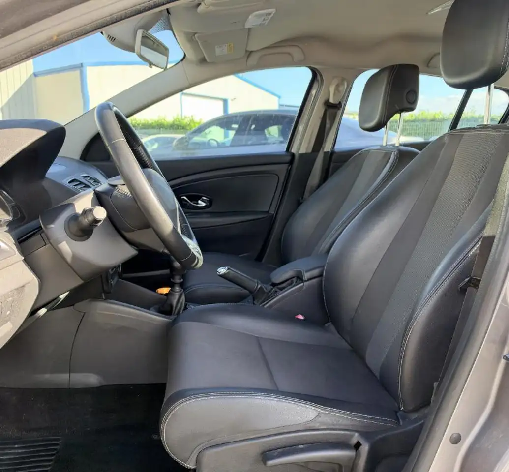 Renault Megane Citadine 5 portes — photo 11