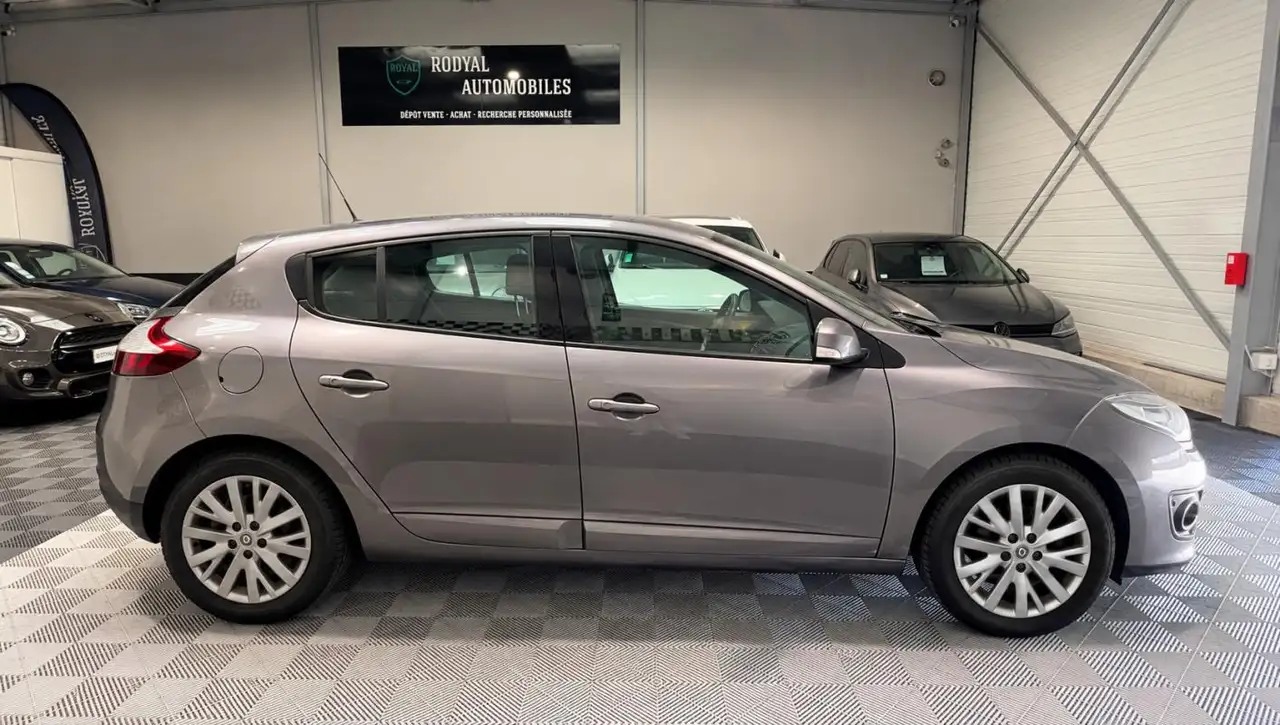 Renault Megane Citadine 5 portes — photo 2