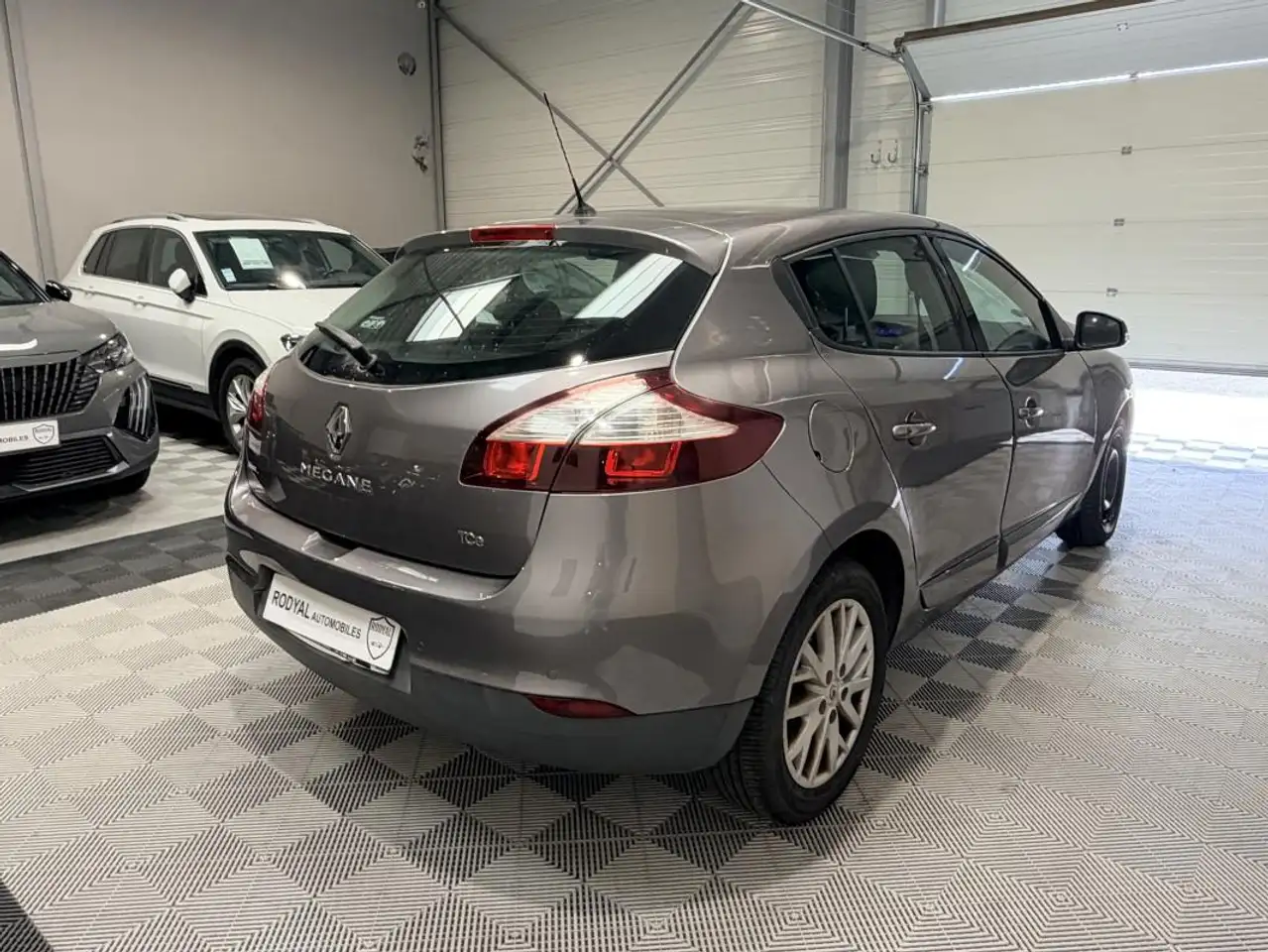 Renault Megane Citadine 5 portes — photo 3