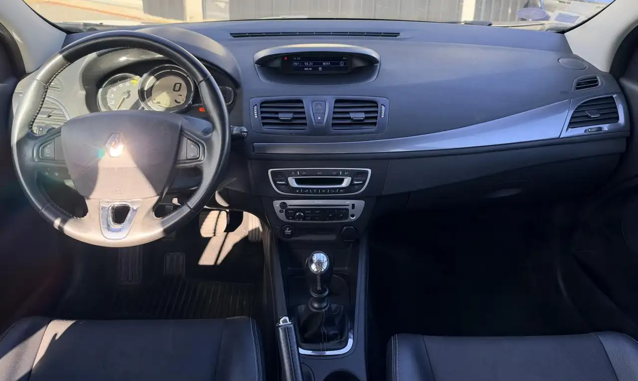 Renault Megane Citadine 5 portes — photo 8
