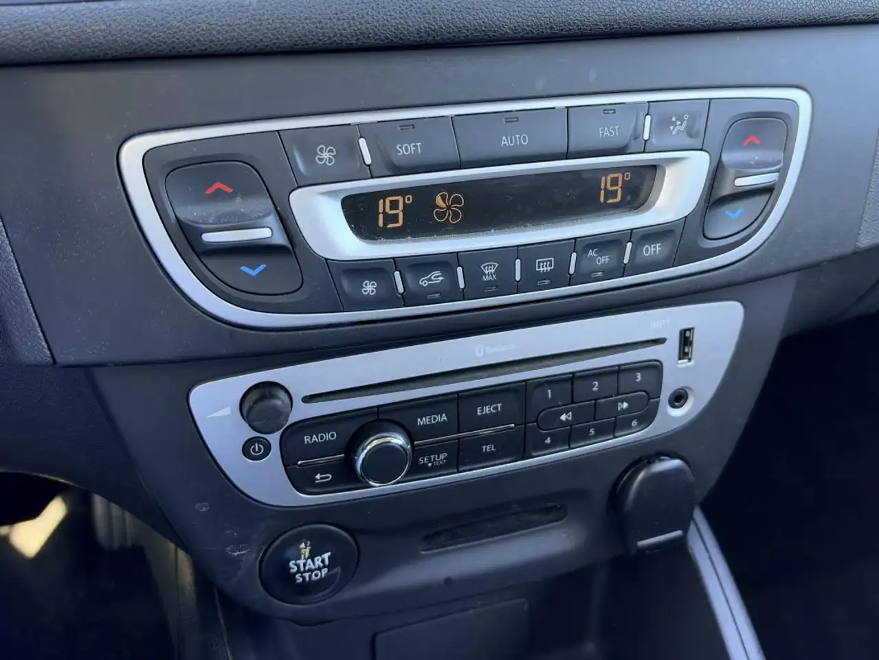 Renault Megane Citadine 5 portes — photo 14