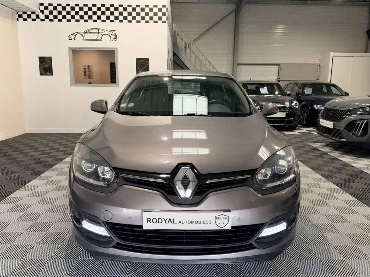 Renault Megane Citadine 5 portes — photo 7