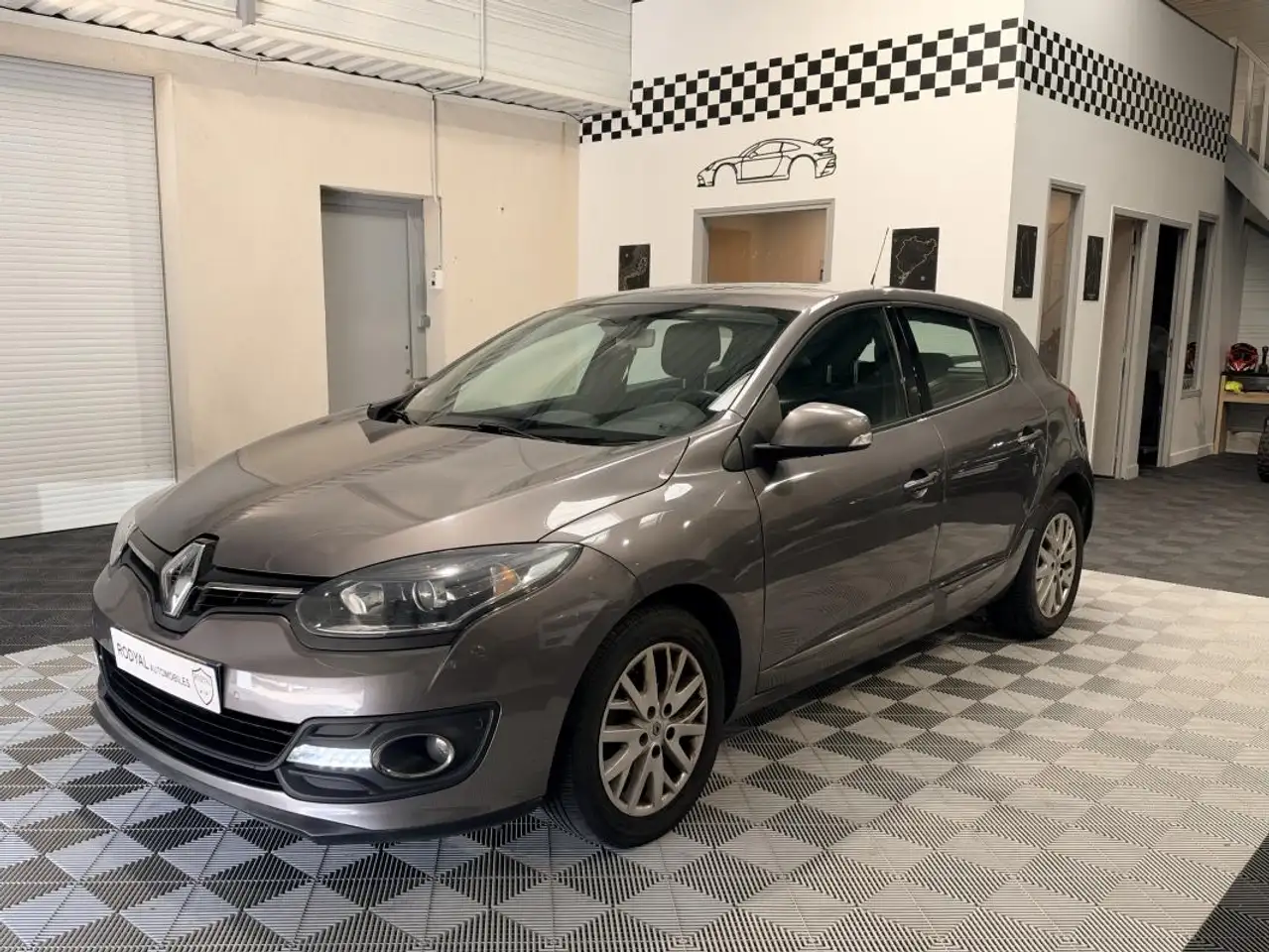 Renault Megane Citadine 5 portes — photo 6