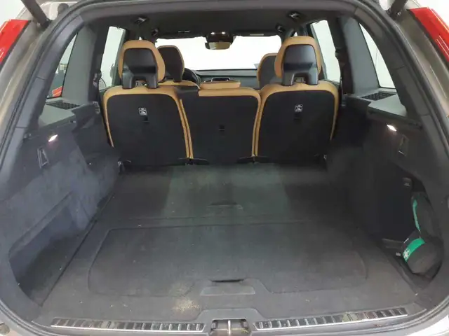 Volvo XC90 view 15