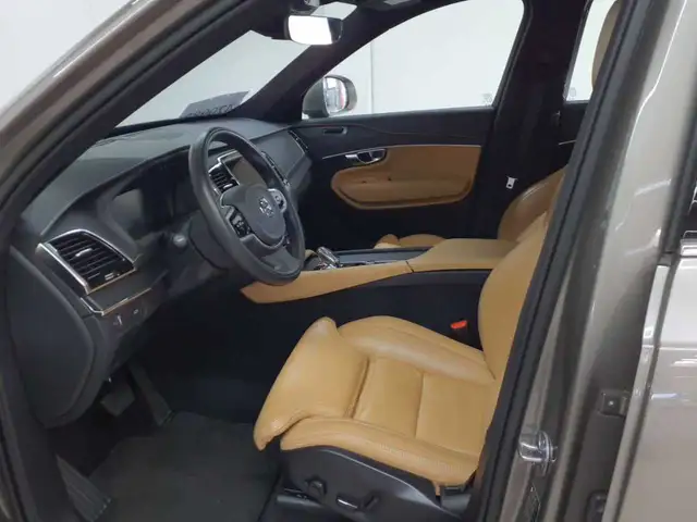 Volvo XC90 view 7