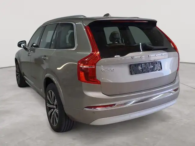 Volvo XC90 view 5