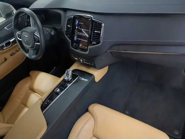 Volvo XC90 view 9