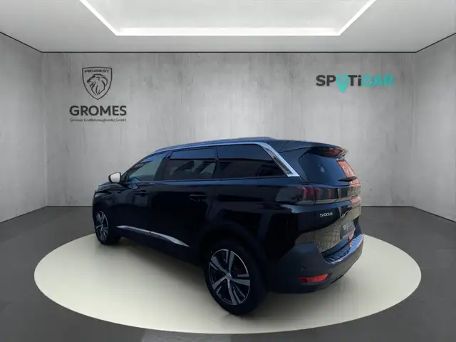Peugeot 5008 view 5