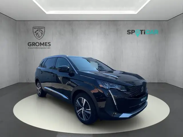Peugeot 5008 main image