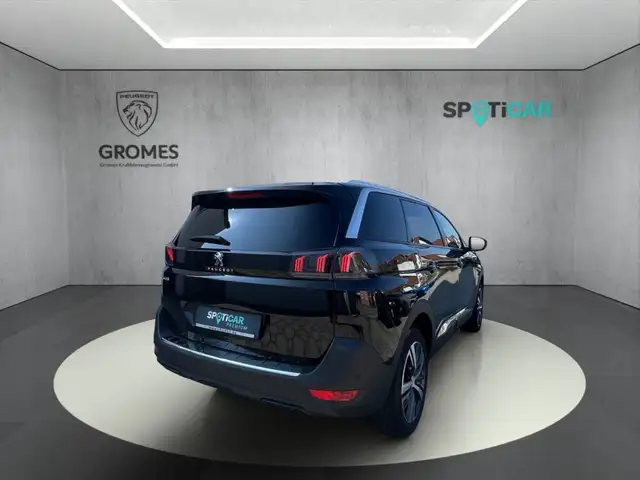 Peugeot 5008 view 3