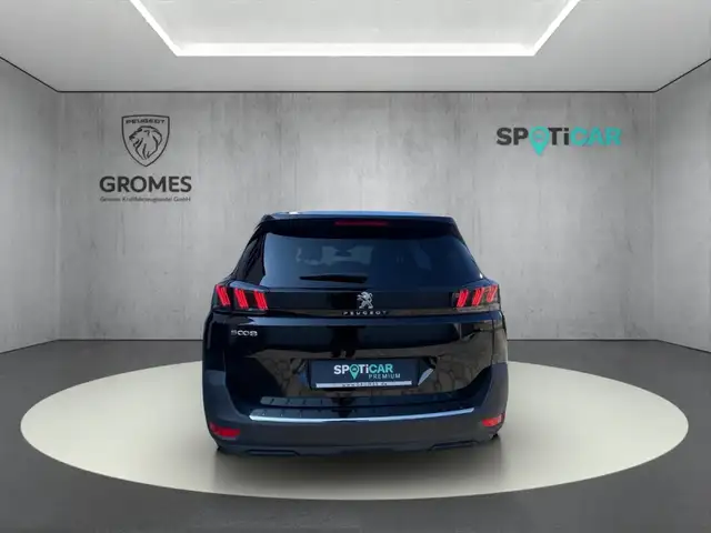 Peugeot 5008 view 4
