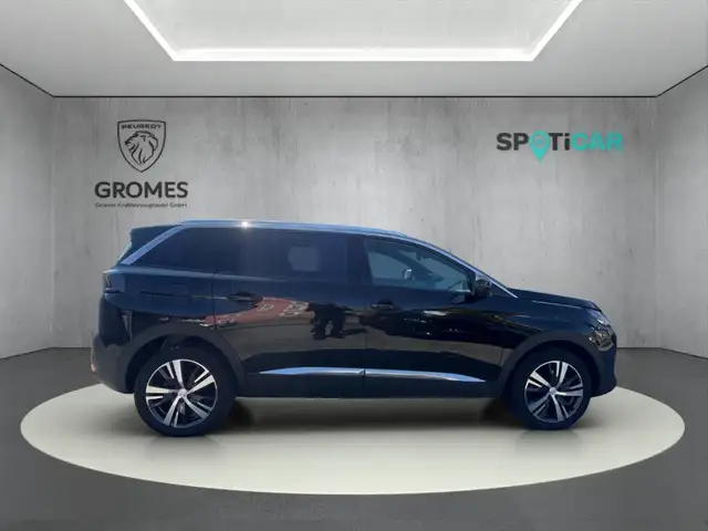 Peugeot 5008 view 2