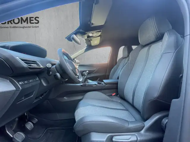 Peugeot 5008 view 9