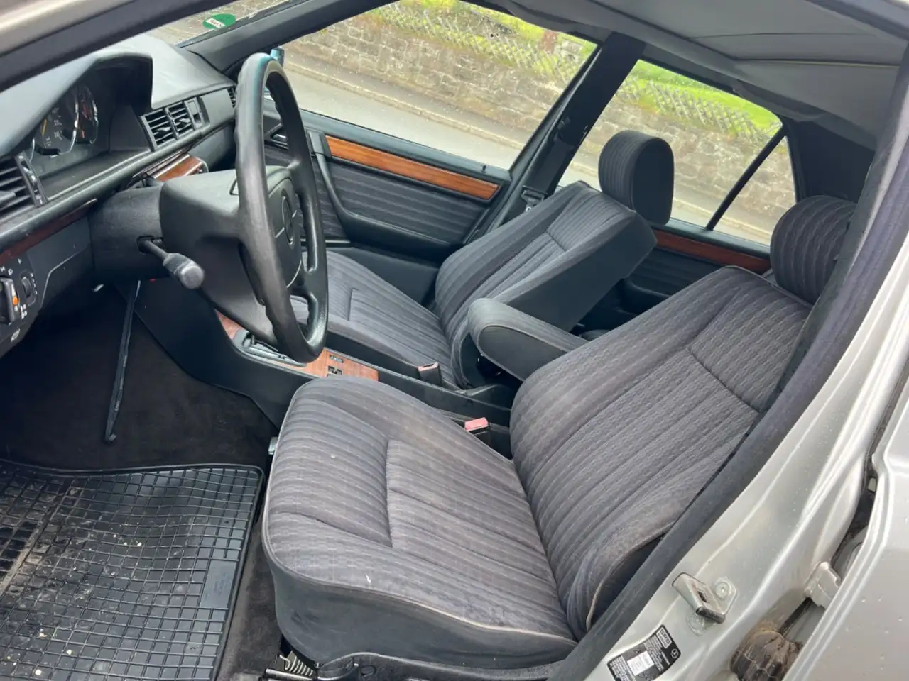 Mercedes-Benz E 300 124 Klima TÜV 03/2026 Automatik SSD AHK, foto 3