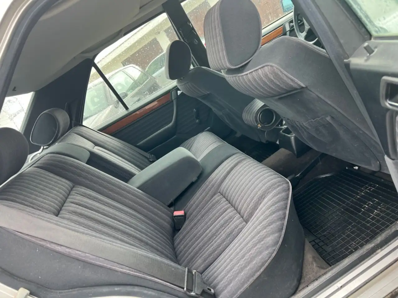 Mercedes-Benz E 300 124 Klima TÜV 03/2026 Automatik SSD AHK, foto 5