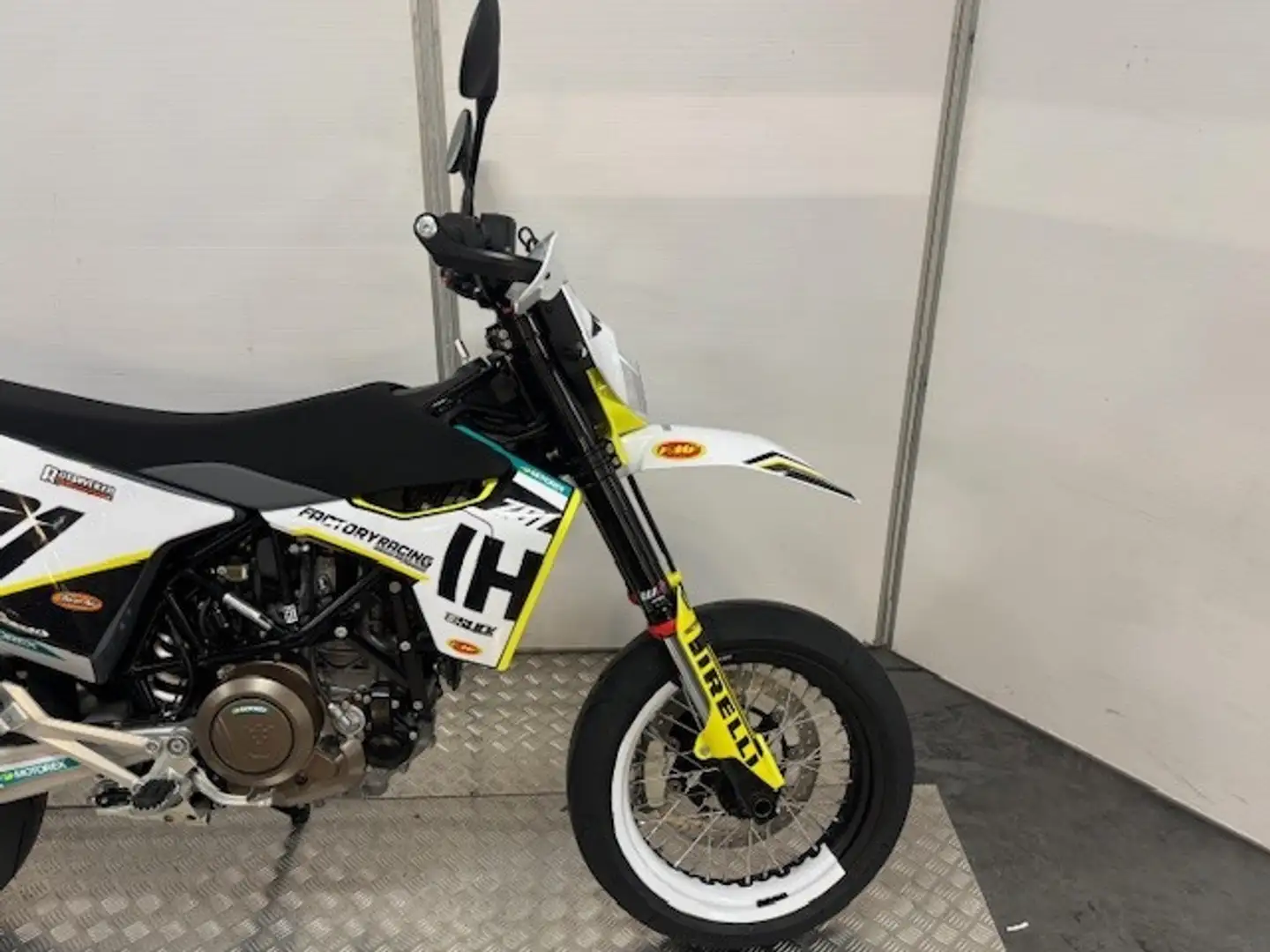 Husqvarna 701 Supermoto Wit - 2