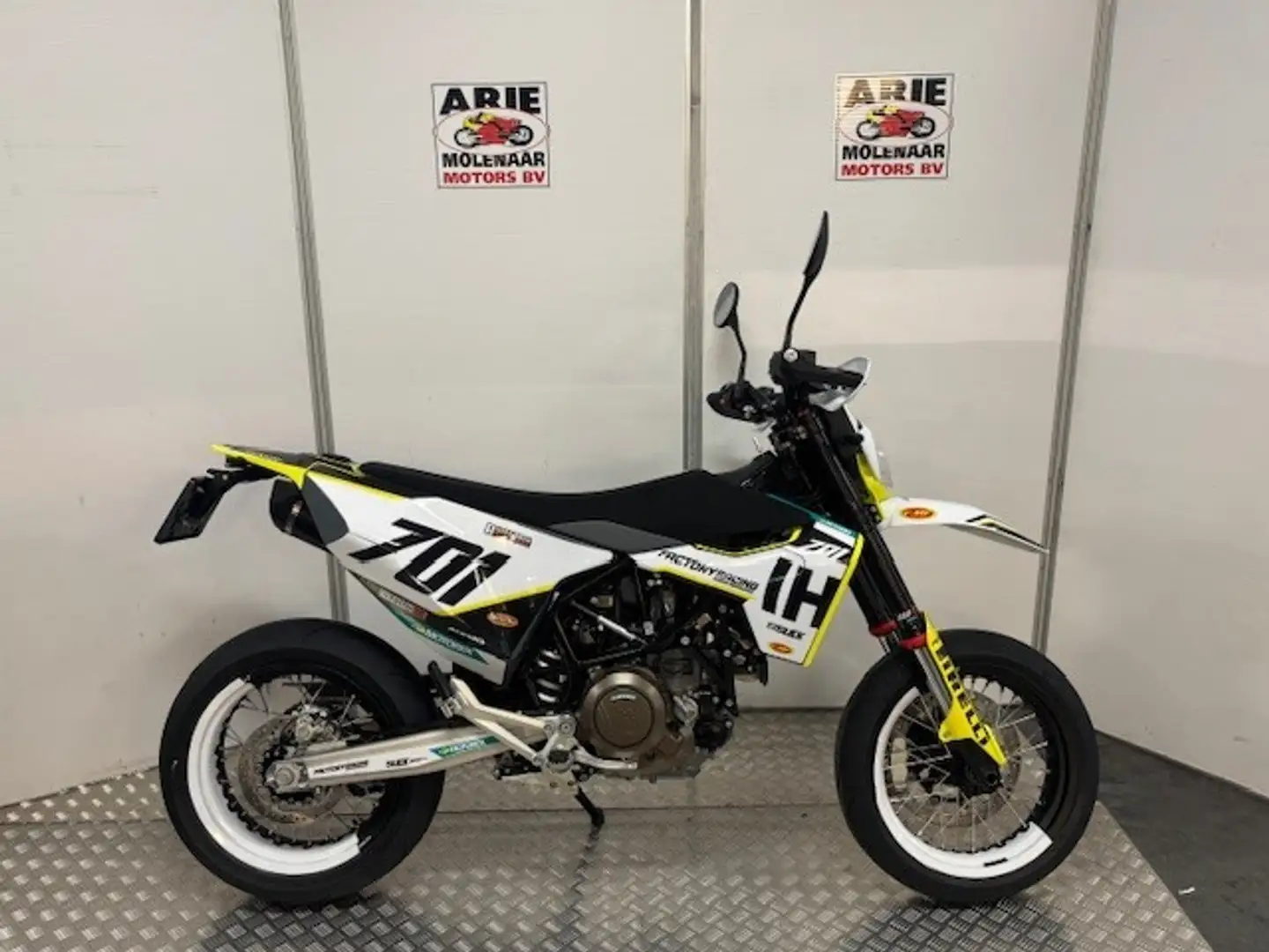 Husqvarna 701 Supermoto Wit - 1